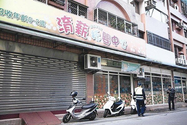 新北市永和托嬰中心爆粗暴虐童,新北法制局指出,涉案教師涉及刑法286條等罪,移請地檢署偵辦將面臨5年以下有期徒刑。 記者王敏旭/攝影