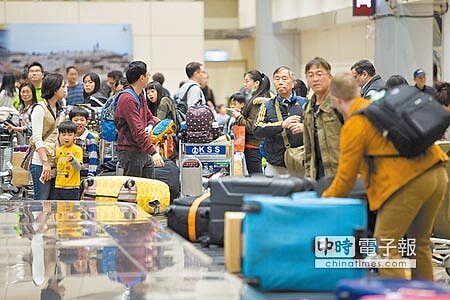 產險去年網路投保金額成長亮眼,尤以旅平險等銷售最佳。圖/本報資料照片