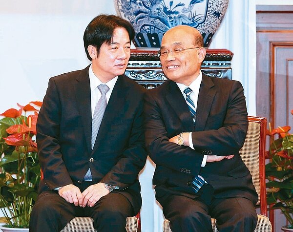 總統府11日舉行記者會,辭去行政院長的賴清德(左)與將接任閣揆的蘇貞昌(右)都到場。 記者鄭清元/攝影