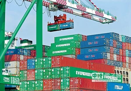 
中美貿易戰、全球經濟放緩、電子業動能減退，均對2019年經濟成長前景帶來逆風。圖／本報資料照片
 
