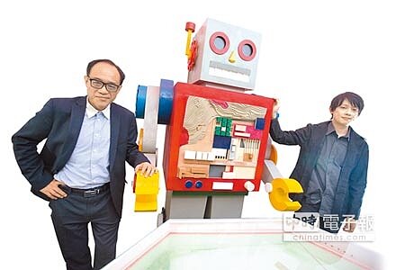 數位藝術節策展人羅禾淋(右)、策展顧問林志明,暢談科技與藝術結合的發展及趨勢。(杜宜諳攝)