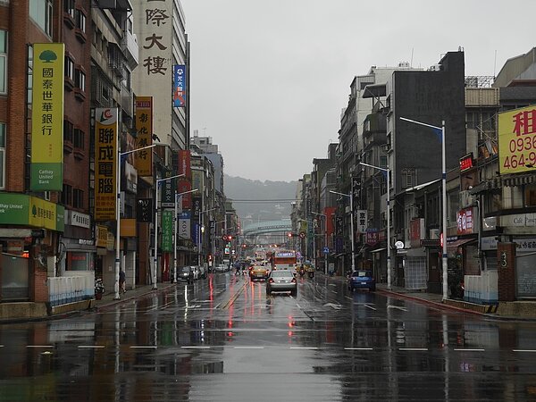 孝二路是基隆市區主要道路。記者吳淑君／攝影 