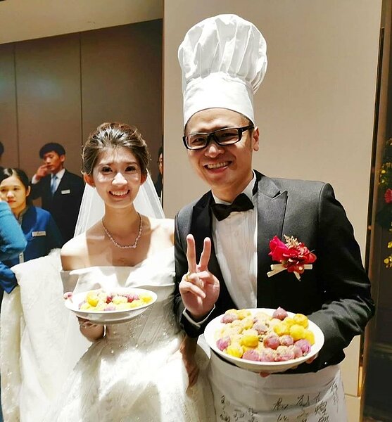 李明璇歸寧宴,韓國瑜現身祝福。(圖/擷取自李明璇臉書)