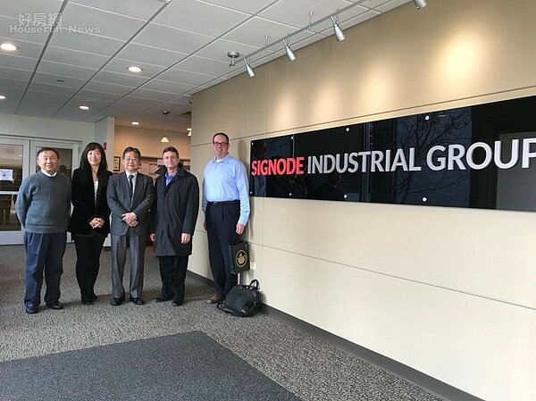 中科管理局局長陳銘煌(中)率招商團赴美參訪知名科技公司SIG。圖/中科管理局提供