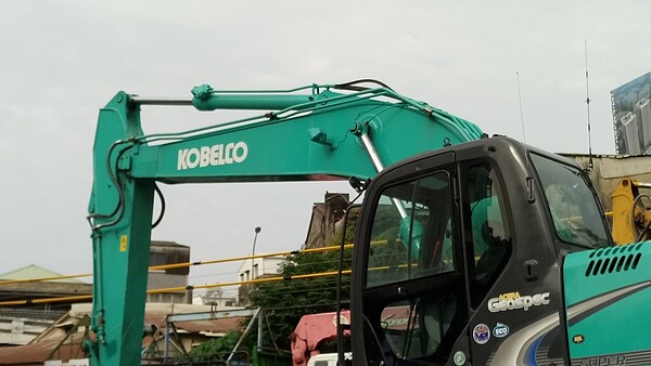 台南市政府鐵路地下化工程今天起開始拆除地上物。圖/取自徐世榮臉書