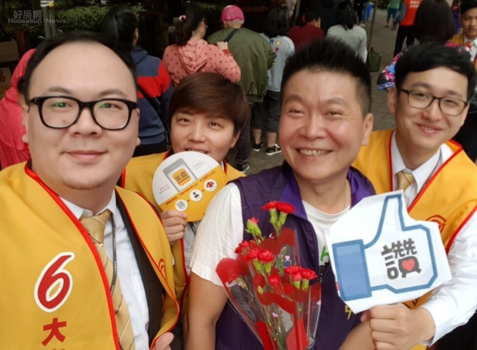 台北市仁慈里長陳麒中和永慶房屋直營的敦南信義店,合作舉辦園遊會。永慶房屋敦南信義直營店經理賴洺程提供