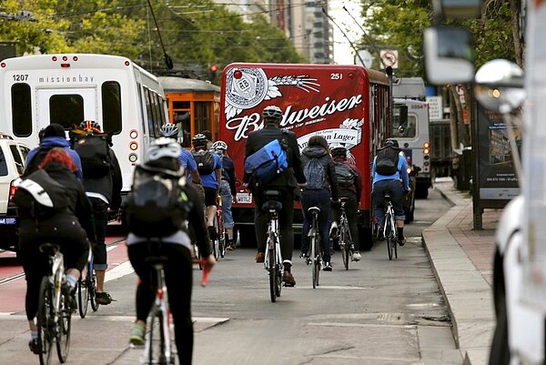 研究建議,體重過重或肥胖的人若以走路或騎腳踏車上班,可降低英年早逝的風險。路透