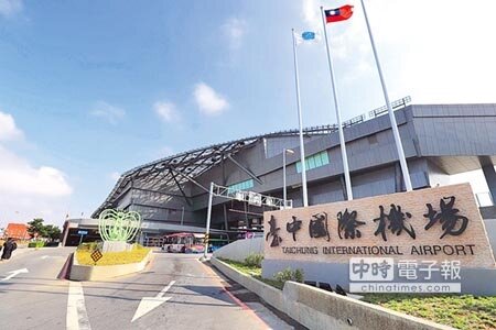 台中市長盧秀燕6日批台中國際機場只是冠名國際而已，實際上卻只是地方機場。（盧金足攝） 