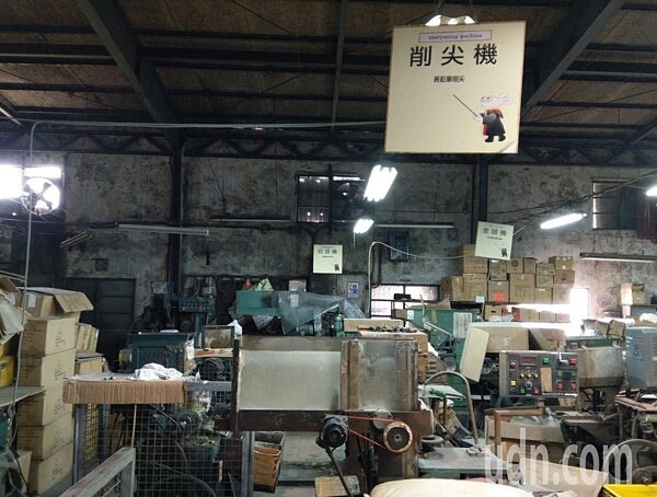 預約玉兔鉛筆學校,可以看到鉛筆製作流程,還能夠玩DIY,現在配合春遊補助,更加碼贈送伴手禮。記者戴永華/攝影