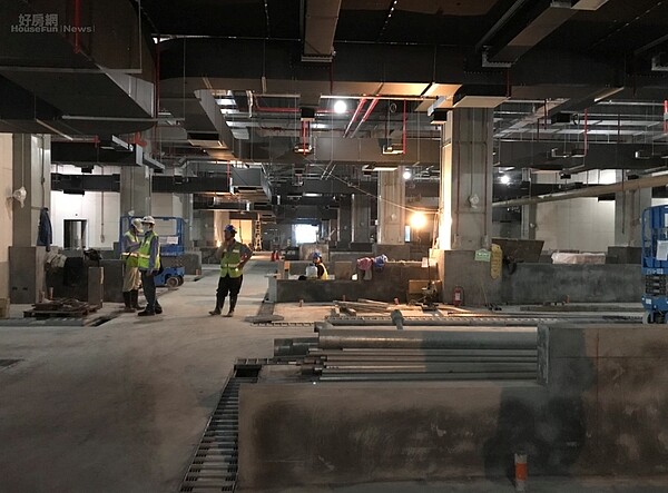 台北市工務局表示,環南市場改建工程進度達42%,第一階段的中繼市場可望在今年10月讓攤商進駐。李彥穎攝