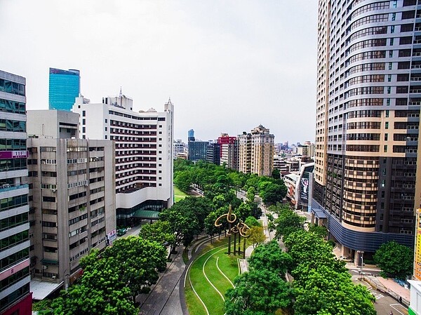 台中科博草悟道商圈酒店式豪宅，上半年推案金額逾300億元，引起返鄉台商及高端買盤關注。（圖／聯合報記者宋健生攝影）