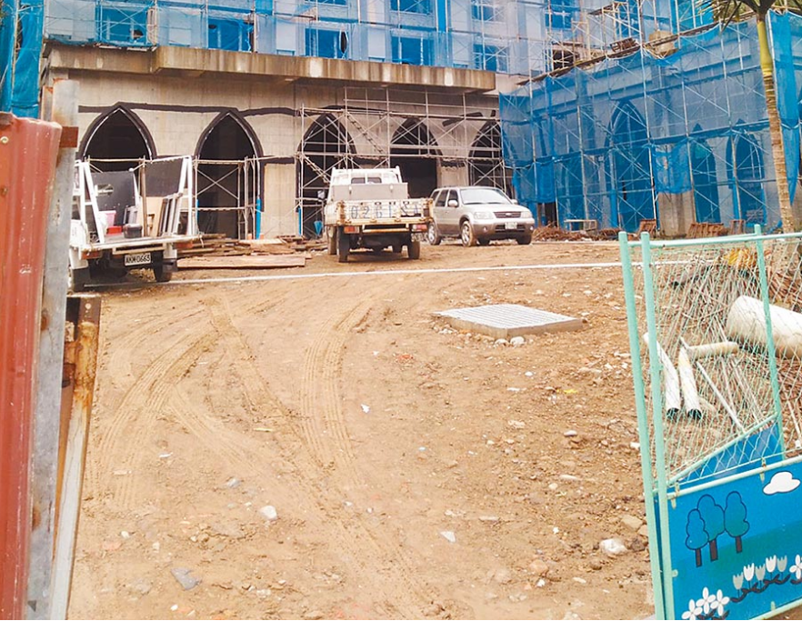 南庄歐式格拉斯飯店爭議多,疑似以住宅申請避環評,許多議員直呼離譜。(何冠嫻翻攝)