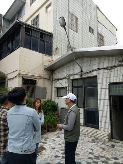 未被列管「黑燈戶」大多在封閉型或半封閉型社區、後巷或非公共空間等,議員盼市府能全力整頓就地合法。桃園市副市長游建華表示,已請工務局統合調查,將進行統合會勘。 記者林育瑩/翻攝