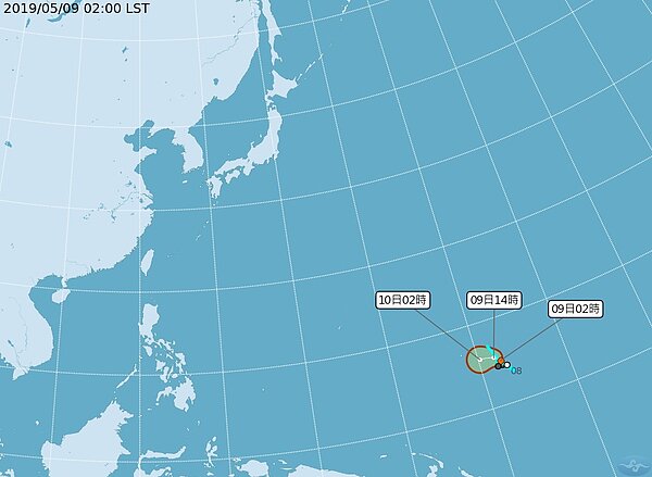 吳德榮表示,位於關島東南方的熱帶性低氣壓則緩慢發展中。根據今晨2時氣象局路徑潛勢預測圖顯示,受太平洋高壓南緣的導引,未來24小時,以西北至偏西行進。圖/取自氣象局網站