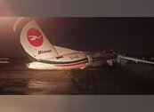 孟加拉航空客機滑出跑道　機身斷3截　至少17傷