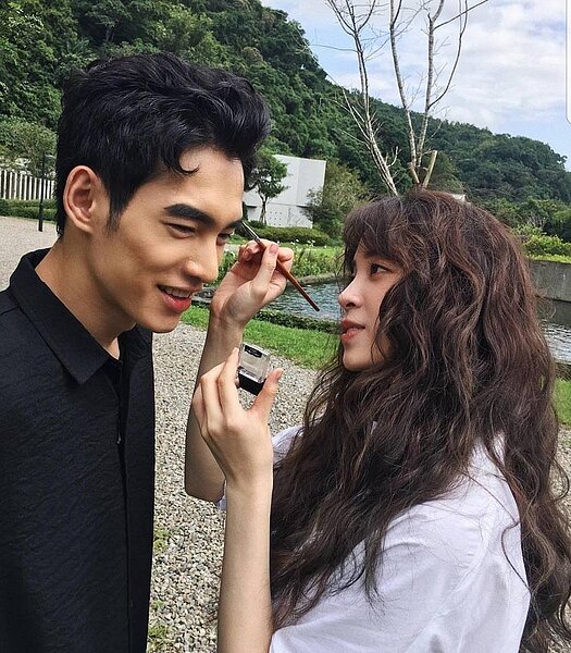 張書豪(左)與歐陽妮妮互動熱絡。圖/擷自IG