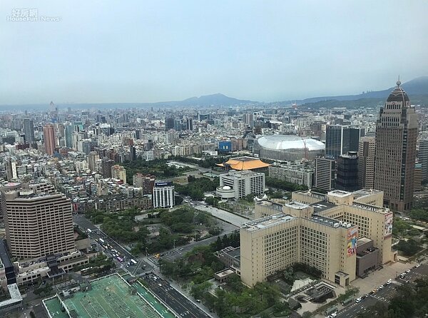 品嘉建設創辦人胡偉良認為,以贈與途徑將房產過給子女,不見得划算。李彥穎攝