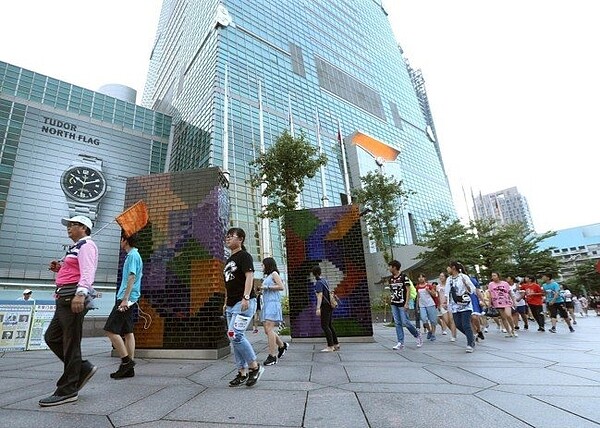 兩岸觀光客人數此消彼長,台灣去年收益少586億。