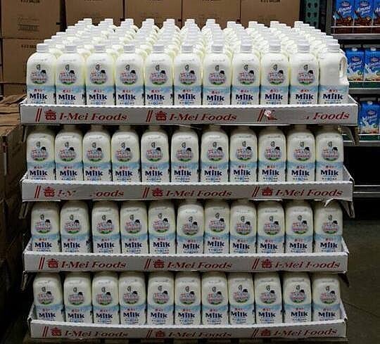 衛福部食藥署證實今天上午收到好市多的電郵通報，目前義美鮮乳預防性下架3萬3416瓶。 圖擷自cheer up臉書專頁