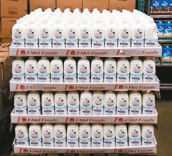 義美在好市多專售的鮮乳傳出變質、結塊,遭到下架。 圖/摘自cheer up臉書專頁