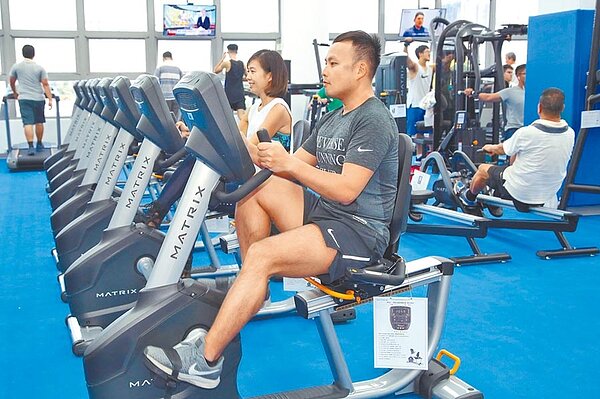 新北市13座國民運動中心,將於限定日當天各送出400張體驗券,圖為三鶯國民運動中心體適能中心。(圖/譚宇哲翻攝)