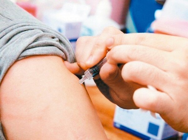 疾管署提醒民眾，前往麻疹流行地區前，可先至國內旅遊醫學門診評估是否需要自費接種MMR疫苗。 （圖／聯合報資料照片）