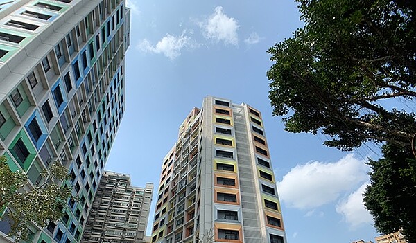 台北市萬華區「青年一期公共住宅」,本案基地位於青年路與水源路交叉口,原為國防部列管老舊眷舍,緊鄰青年公園與馬場町紀念公園位於新店溪河岸第一排。(圖/臺北市公共住宅招租網)