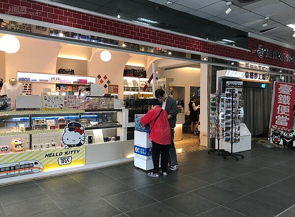 台北車站內的「台鐵夢工場」旗艦店。李彥穎攝