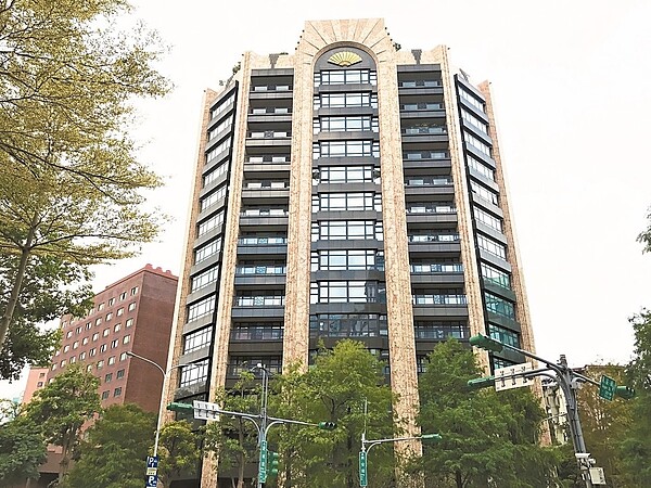 被動元件大廠國巨董事長陳泰銘再買進一戶文華苑,位於13樓,總價6.07億元。 記者游智文/攝影