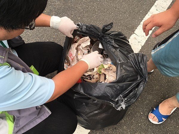 民眾沒有落實垃圾分類，苗栗垃圾焚化廠加強稽查，殃及鄉鎮市公所垃圾遭退運。圖／苗栗縣政府提供