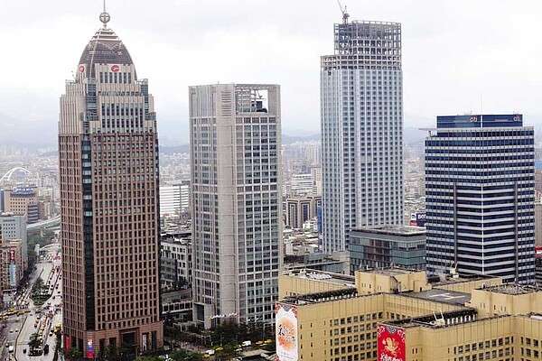 台北市辦公室租賃市場的供不應求結構依舊存在。圖為台北信義區商辦大樓。圖/本報資料照片