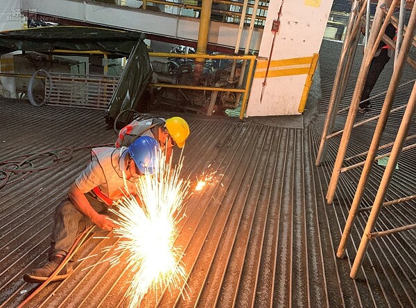 台北市建管處16日執行永順大樓地下室違建拆除作業。照片台北市建管處提供