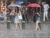 豪雨由北炸到南　南投、嘉義以南接力強降雨