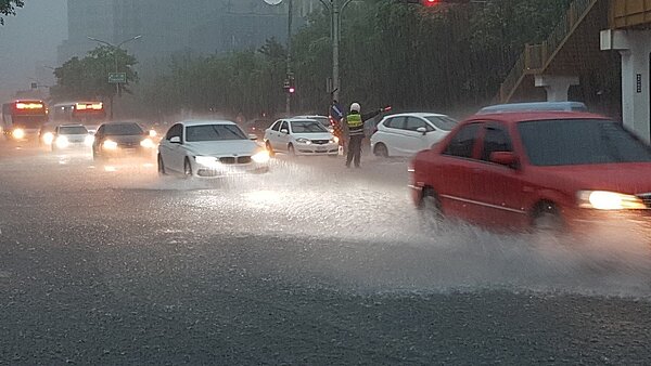 氣象局預報中心於今晚8時30分解除「108年0520豪雨事件」預報加強作業。圖／聯合報系資料照