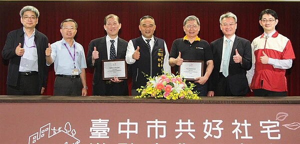 台中市大里區光正段社會住宅,20日啟動與中山醫學大學附設醫院、7-ELEVEN便利商店合作,打造共好共享的社會住宅。(盧金足攝)