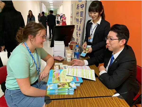 中醫大新竹附醫免費健康篩檢列車，本周六起開進關西、竹北、新埔，辦理五場免費篩檢活動。（圖／中醫大新竹附醫提供）