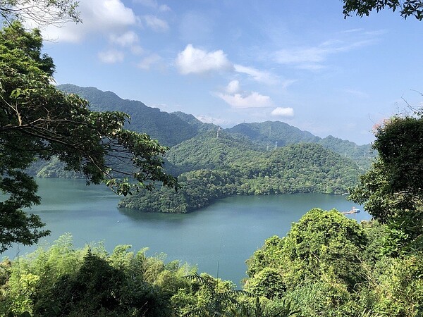 梅雨鋒面帶來明顯雨勢，石門水庫水位已上升到接近滿水位狀態。 圖／經濟部水利署北水局提供