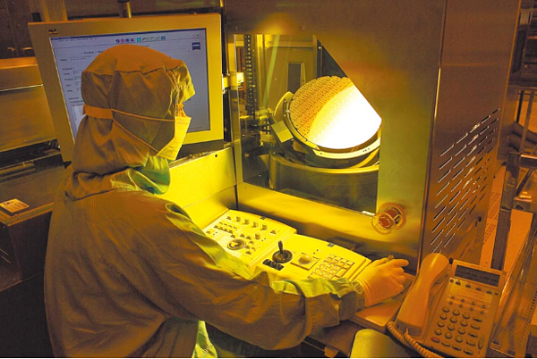 陸美貿易戰,台積電動向日益受到關注。大陸民間認為,台積電比谷歌對華為的發展扮演更關鍵的角色。圖為台積電12吋廠。(台積電提供)