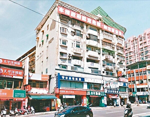 新北淡水東來社區迄今仍有8戶未簽同意書,新北都更處設前進工作站協助社區整合,不過其中4戶失聯,都更處還在找人。 圖/新北都更處提供