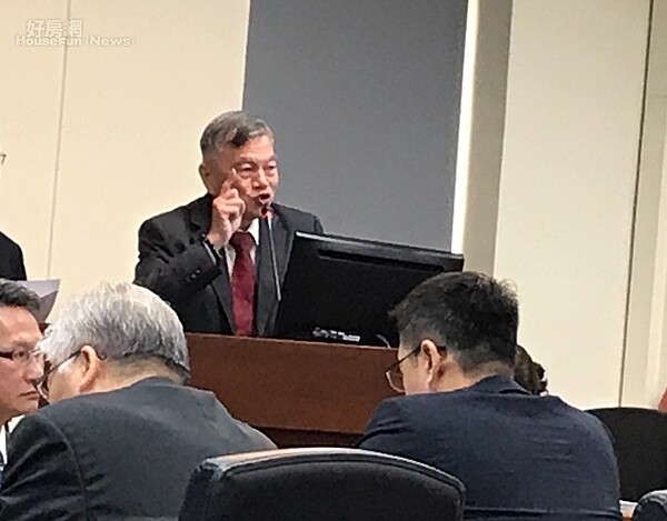 經濟部長沈榮津23日赴立法院經濟委員會做專案報告。李彥穎攝