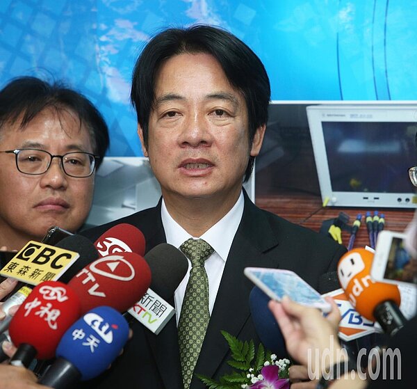 行政院前院長賴清德今天受邀前往高雄科技大學演講,媒體問到是否被用國家機器干預初選,賴清德表示還是希望能夠跟蔡英文合作。記者劉學聖/攝影