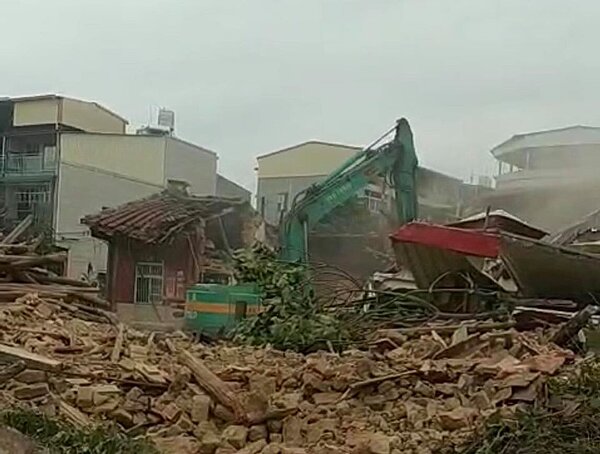 劉氏古厝遭拆。(圖/張豐藤臉書)