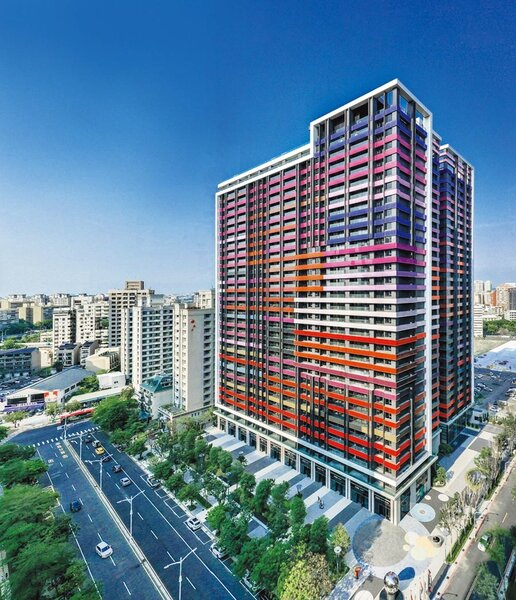 京城建設高雄美術特區的豪宅案「美術皇居」，基地坪數逾3,000坪、總銷高達百億。圖／業者提供