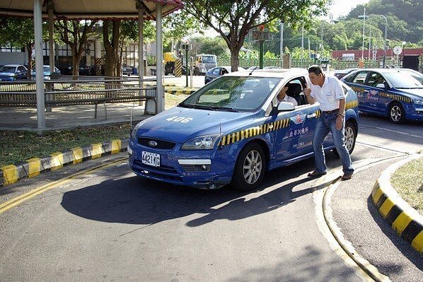 公路總局擬將駕訓班學費下限從8千元調漲至1萬元。聯合報系資料照