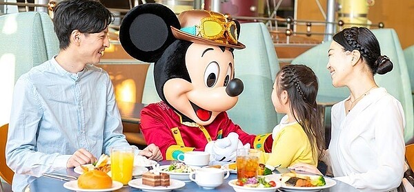 東京迪士尼度假區的水晶宮餐廳、水平線海灣餐廳的明星餐服務,將於7月8日劃下句點。圖/擷取自東京迪士尼度假區官網