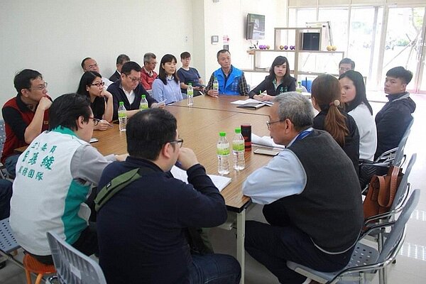 立委呂孫綾先前會勘,曾要求住都中心1個月內解決問題。圖/呂孫綾辦公室提供