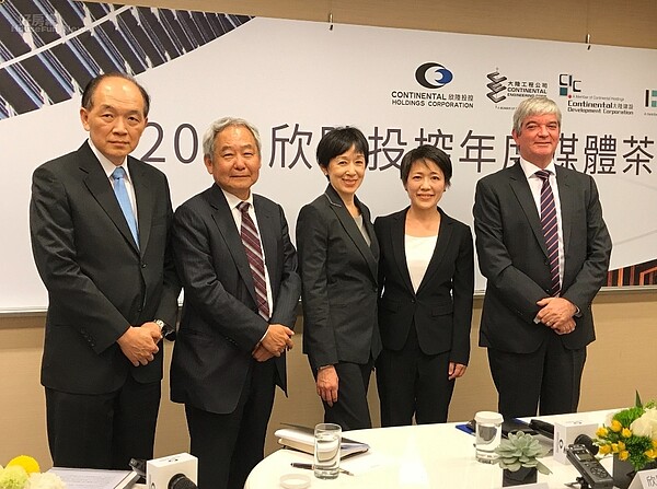 欣陸投控召開記者會說明公司和產業前景,由左至右分別為欣達環工總經理周黎明、大陸建設董事長張良吉、欣陸投控董事長殷琪、欣陸投控執行長張方欣、大陸工程執行長Simon Buttery。李彥穎攝