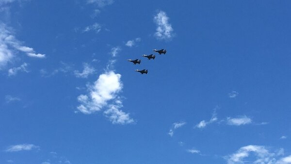戰機演習失事，4架F-16以「追思致敬隊形」向失事飛官致上最高敬意。（ 圖／聯合報系資料照片）