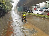 龜山A8又淹水　用路人跳腳