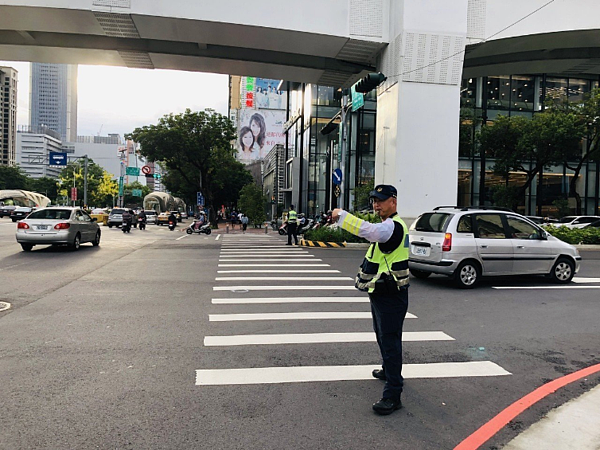 端午節連假將至,台中市警局交通大隊呼籲用路人避開壅塞路段,小心駕駛。圖/台中市政府警察局交通大隊提供